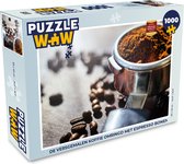 Puzzel De versgemalen koffie omringd met espresso bonen - Legpuzzel - Puzzel 1000 stukjes volwassenen
