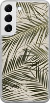 Leuke Telefoonhoesjes - Hoesje geschikt voor Samsung Galaxy S22 - Palmbladeren - Soft case - TPU - Planten - Groen