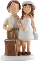 Keramiek beeldje van een (bruids)paar dat op reis gaat - taart topper - bruidstaart - honeymoon - huwelijksreis - travel - vakantie
