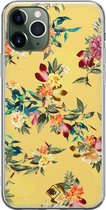 Casimoda® hoesje - Geschikt voor iPhone 11 Pro - Floral Days - Siliconen/TPU telefoonhoesje - Backcover - Bloemen - Geel