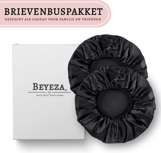 Twee zwarte satijnen slaapmutsen naast een witte Beyeza geschenkdoos.