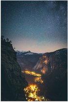 WallClassics - Poster Glossy - Lamp Tour between Montagnes - 100x150 cm Photo sur Papier Poster avec Finition Brillante