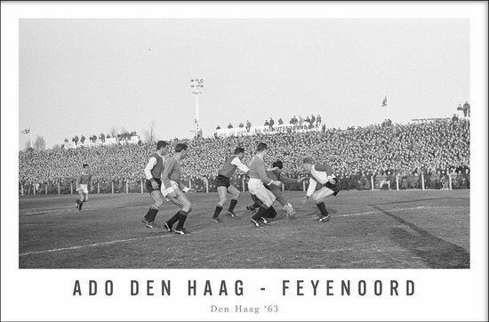 Walljar - Poster Feyenoord met lijst - Voetbal - Amsterdam - Eredivisie - Zwart wit - ADO Den Haag - Feyenoord '63 III - 13 x 18 cm - Zwart wit poster met lijst