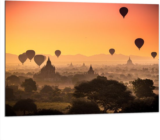 WallClassics - Dibond - Luchtballonnen boven Tempels met Zonsondergang - 100x75 cm Foto op Aluminium (Met Ophangsysteem)