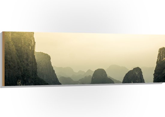 WallClassics - Hout - Ha Long Bay - Vietnam - 150x50 cm - 12 mm dik - Foto op Hout (Met Ophangsysteem)