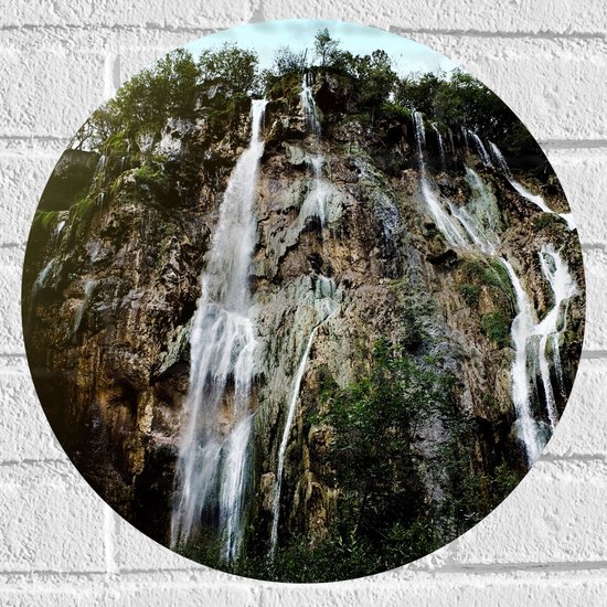 WallClassics - Muursticker Cirkel - Waterval Bij Plitcive Meren - Kroatië - 40x40 cm Foto op Muursticker