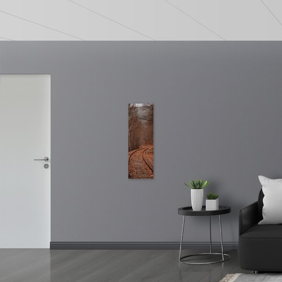 WallClassics - Muursticker - Treinrails tussen Bossen - 30x90 cm Foto op Muursticker