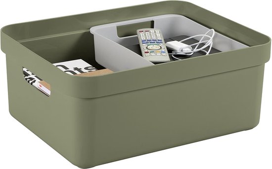 Donkergroene opbergbox met een grijze binnenbak, een afstandsbediening en een oplader.