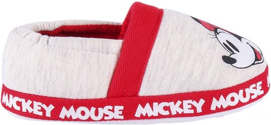 Witte pantoffel met rode bies en opdruk van Mickey Mouse.