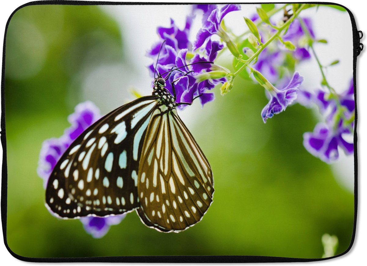 Laptophoes 14 inch - Lavendel - Vlinder - Botanisch - Laptop sleeve - Binnenmaat 33x23 cm - Zwarte achterkant