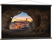 WallClassics - Affiche Textile - Vue du Village depuis la Grotte de Pierre - 120x80 cm Photo sur Textile