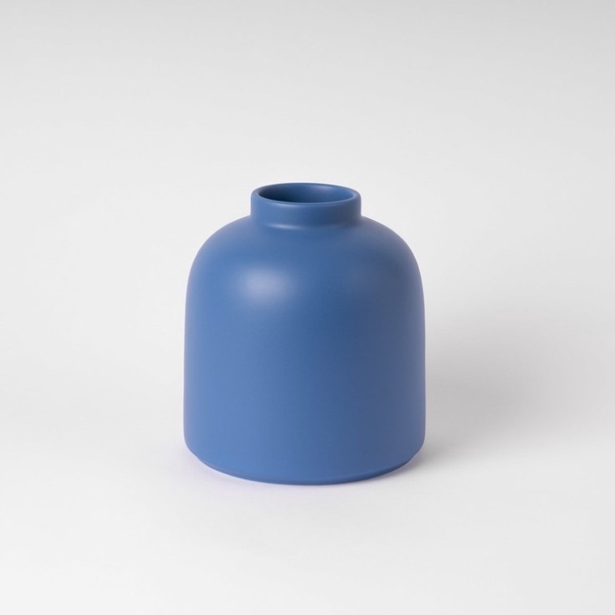 Raawii Omar vaas D19cm H20cm electric blue Blauw
