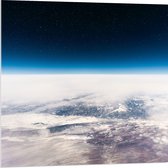 WallClassics - Acrylglas - Uitzicht over de Aarde in de Ruimte - 80x80 cm Foto op Acrylglas (Wanddecoratie op Acrylaat)