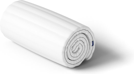 Wit, opgerold matras met horizontale ribbels en een blauw label.