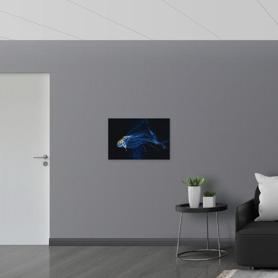 WallClassics - Poster Glossy - Jaune avec Méduse Bleue Sous Water - 75x50 cm Photo sur Papier Poster avec Finition Brillante