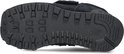 Zool van de zwarte New Balance sneaker met profiel en stippenpatroon.