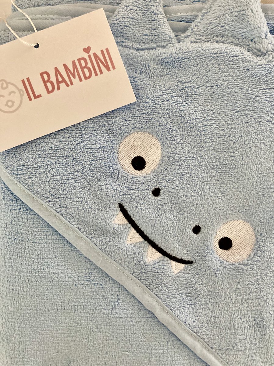 Aanbiddelijke Baby Onder Een Handdoek Met Een Kap Na Bad Schuimbadtijd Gelukkige Badtijd Image140334812