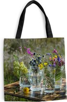 MuchoWow® Schoudertas - Strandtas - Big Shopper - Boodschappentas - Vaas - Bloemen - Kleuren - 45x45 cm - Katoenen tas