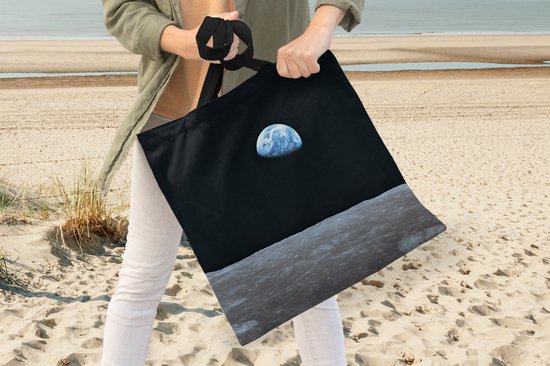 MuchoWow® Schoudertas - Strandtas - Big Shopper - Boodschappentas - De aarde vanaf de maan - 45x45 cm - Katoenen tas