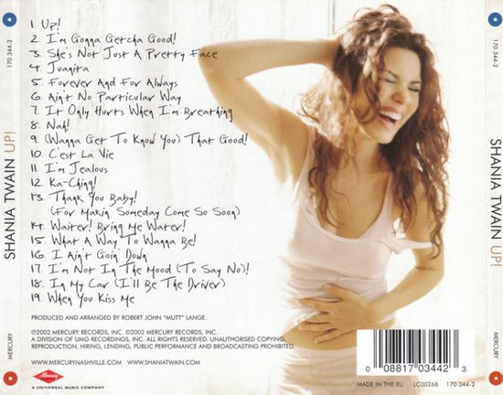 Shania Twain draagt een witte tanktop, lacht en houdt haar hand in haar haar. Tracklist bovenaan links.