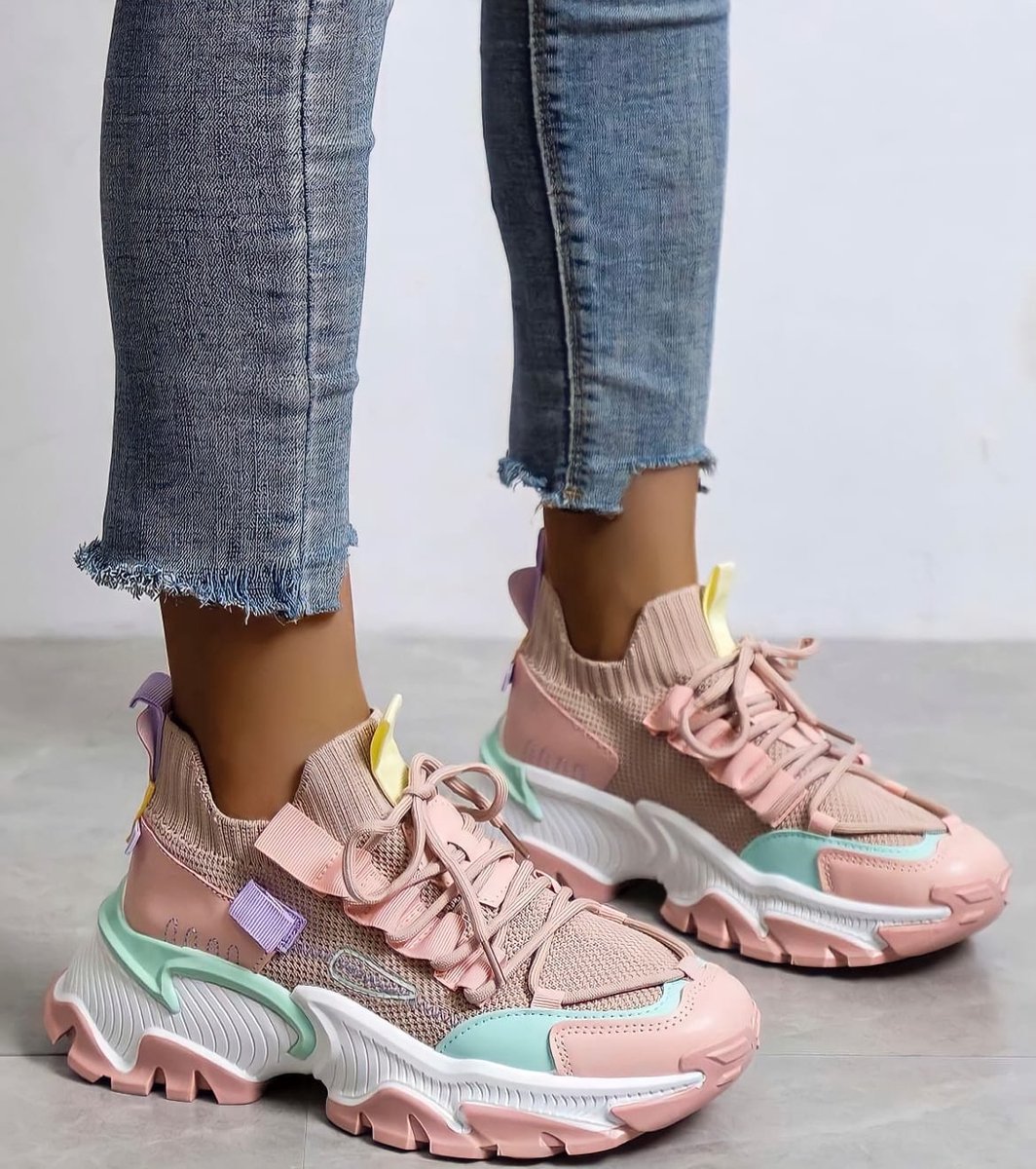 Pink sneakers super trendy