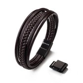 Bruine gevlochten en gladde leren armbanden van SERASAR met een donkere sluiting en de losse sluiting ernaast.
