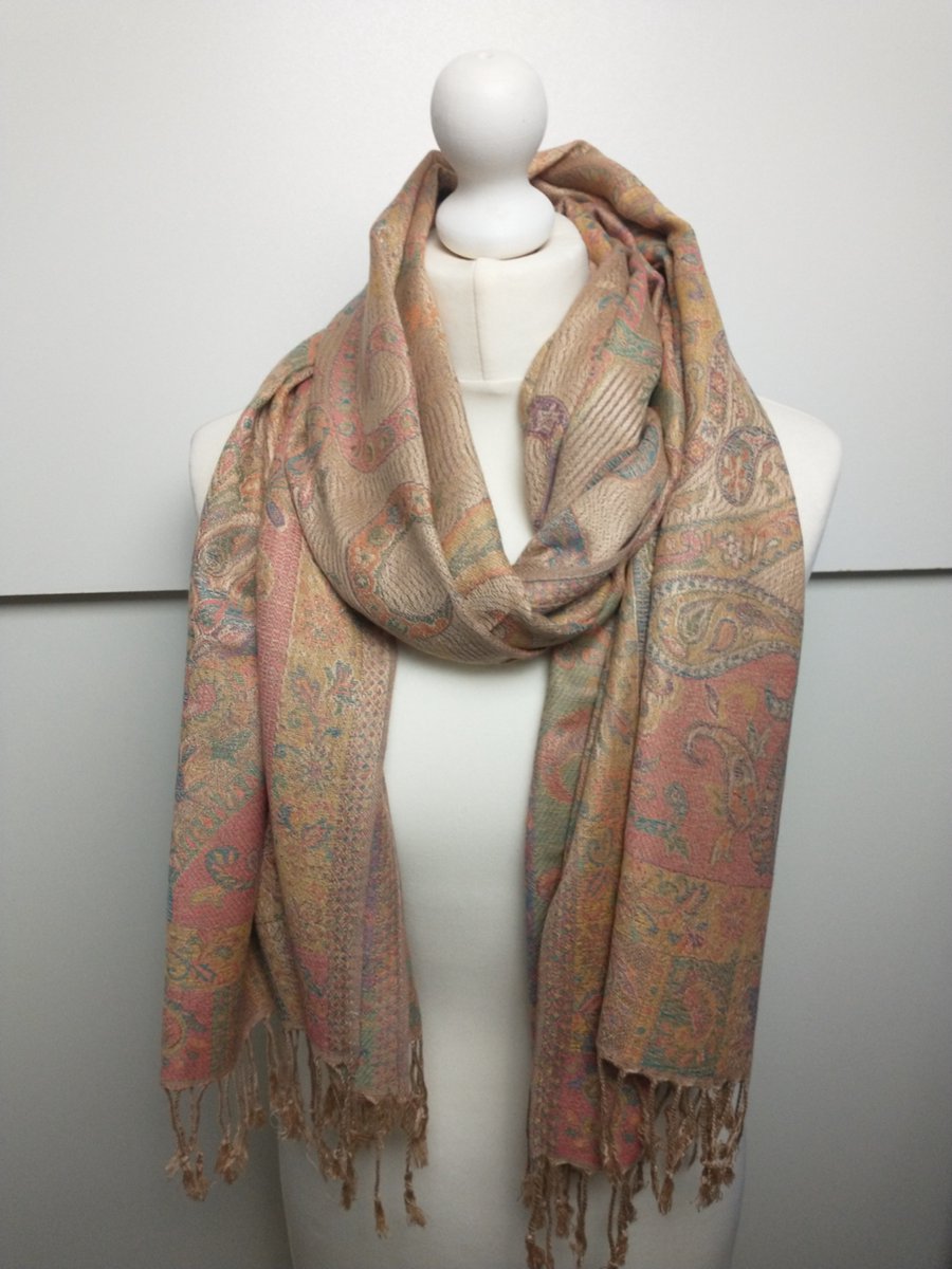 Lange dames sjaal Claudette paisleymotief lichtbruin rood groen blauw paars oranje omslagdoek stola