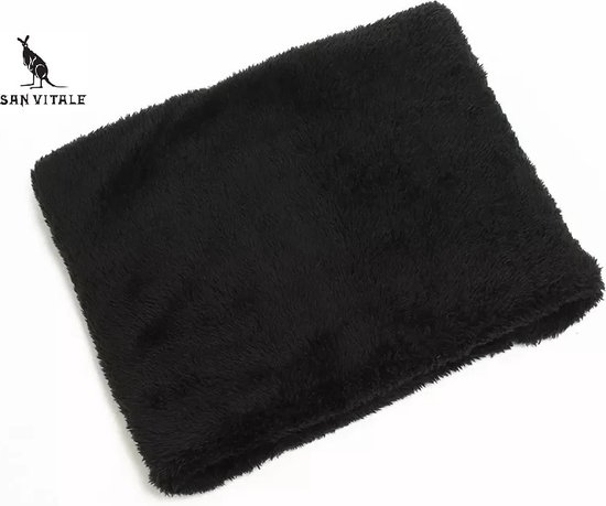 Zwarte, zachte, effen col met fleece voering.