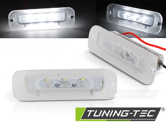 Wit LED-kentekenplaatverlichting met drie lampjes en een witte behuizing.