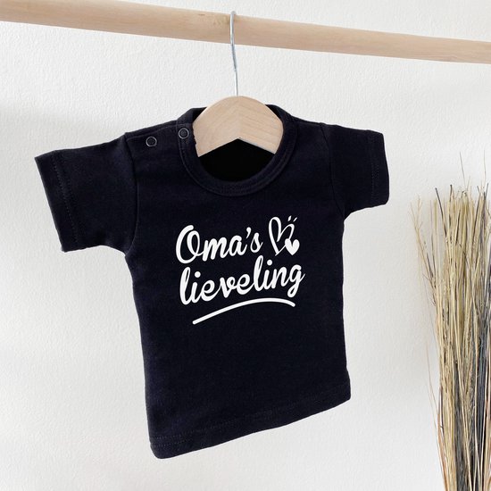 Kinder - t-shirt - Oma's lieveling - maat: 98 - kleur: zwart - 1 stuks - oma - oma cadeau - shirt - baby kleding - kinderkleding - kinderkleding jongens - kinderkleding meisjes