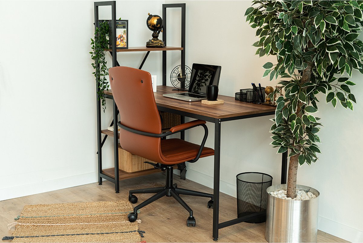 industrieel bureau met massief hout