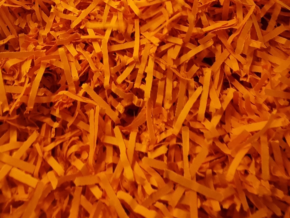 Papiersnippers | kleur Feloranje - No. 1761 | Gekleurd vulmateriaal voor o.a. cadeauverpakkingen, cadeaumanden en brievenbusdoosjes | 1200 gram | decoratief opvulmateriaal
