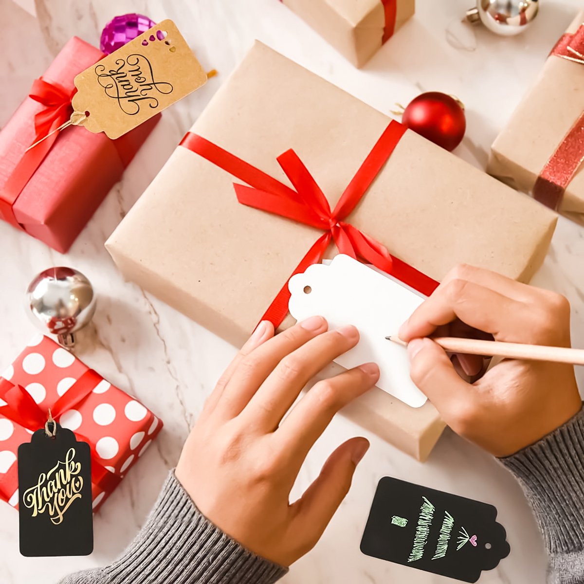 150x Stuks Kraft Karton Labels met 20m Jute Touw - Hart Kartonnen Cadeaulabels met Gaatje en Koord - Bruine, Zwarte & Witte Etiketten - Kraftpapier Naamkaartjes - Blanco Prijskaartjes\Prijslabels met Koortje - 9x4cm — cadeau in Hobby - foto 2