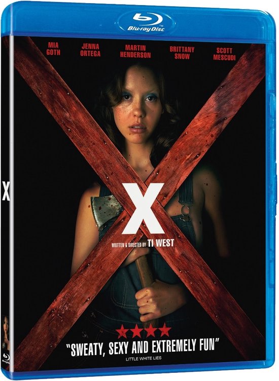 Blu-ray hoes van 'X' met Mia Goth die een bijl vasthoudt, gekruist door rode houten balken.