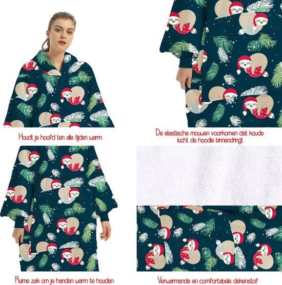 Een vrouw in een donkerblauwe hoodie deken met luiaards en kersttakken. Met uitleg over de capuchon, mouwen en zak.