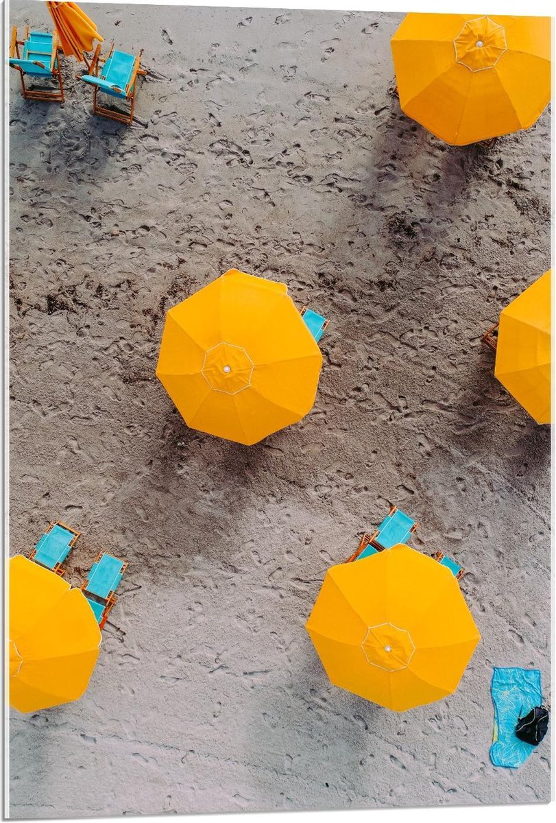 Acrylglas - Gele Parasols met Ligbedden - 60x90cm Foto op Acrylglas (Wanddecoratie op Acrylglas)