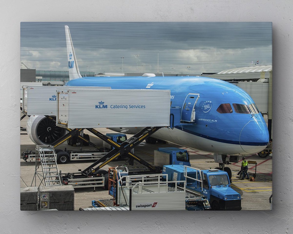 - Schilderij - Klm Boeing Docked Inclusief Ophangplaatjes Luchtvaart Muurdecoratie - Multicolor - 80 X 60 Cm
