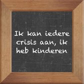 Wijsheden op krijtbord tegel over Overig met spreuk :Ik kan iedere crisis aan ik heb kinderen