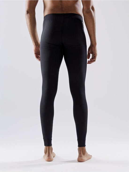 Achterkant van een zwarte thermobroek voor heren met ribbelstructuur en naden.