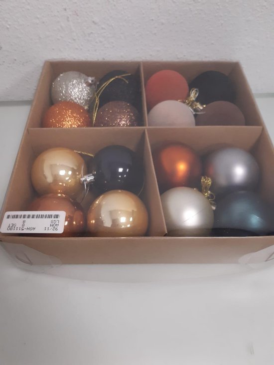 Doos met kerstballen