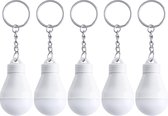 5x Sleutelhangers witte zaklampen 5 cm - Sleutelhanger zaklamp wit - Gloeilamp/peertje zaklampje - Led verlichting sleutelhanger