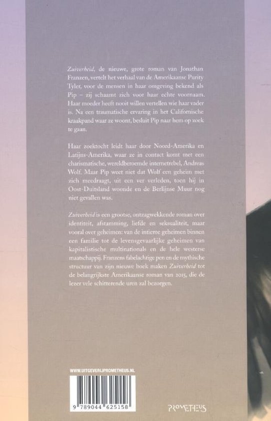 Achterkant van het boek 'Zuiverheid' met tekst over het verhaal van Jonathan Franzen, een roman over Pip en Wolf, en de auteur. Promotheus logo.