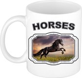 Dieren liefhebber zwart paard mok 300 ml - kerramiek - cadeau beker / mok paarden liefhebber