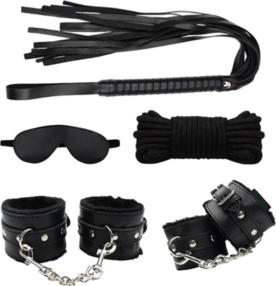 Set met zwarte bondage-items: zweep, oogmasker, touw, handboeien met zachte voering.
