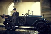 ? Peaky Blinders • Tommy Shelby Car Canvas 150x100 cm • Foto print op Canvas schilderij ( Wanddecoratie woonkamer / slaapkamer / keuken / kantoor / bar / restaurant ) / Peaky Blinders Canvas Schilderijen / Poster