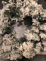 Kerstkrans met sneeuw 33cm diameter