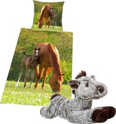 Dekbedovertrek Merrie met Veulen , 1persoons dekbed , 135x200, incl. zachte paarden knuffel - 32 cm - donkerbruin