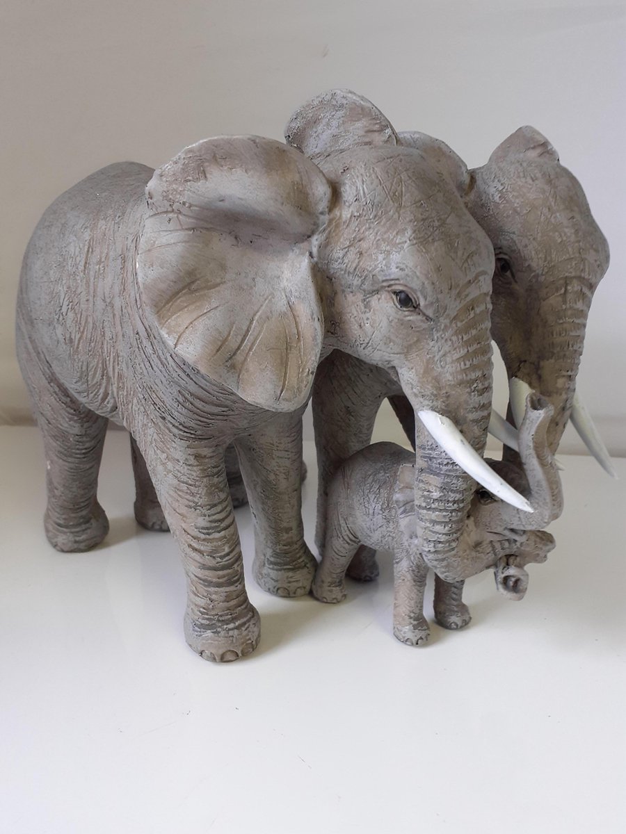 Olifanten beeld 2 grote olifanten met baby tussen hun in J-Line 19x25x18 cm  | bol
