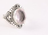 Bewerkte zilveren ring met rozenkwarts - maat 19.5