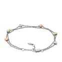 Dubbele zilverkleurige schakelarmband met hartjes in zilver, roségoud en geelgoud. Eén hartje bezet met steentjes.